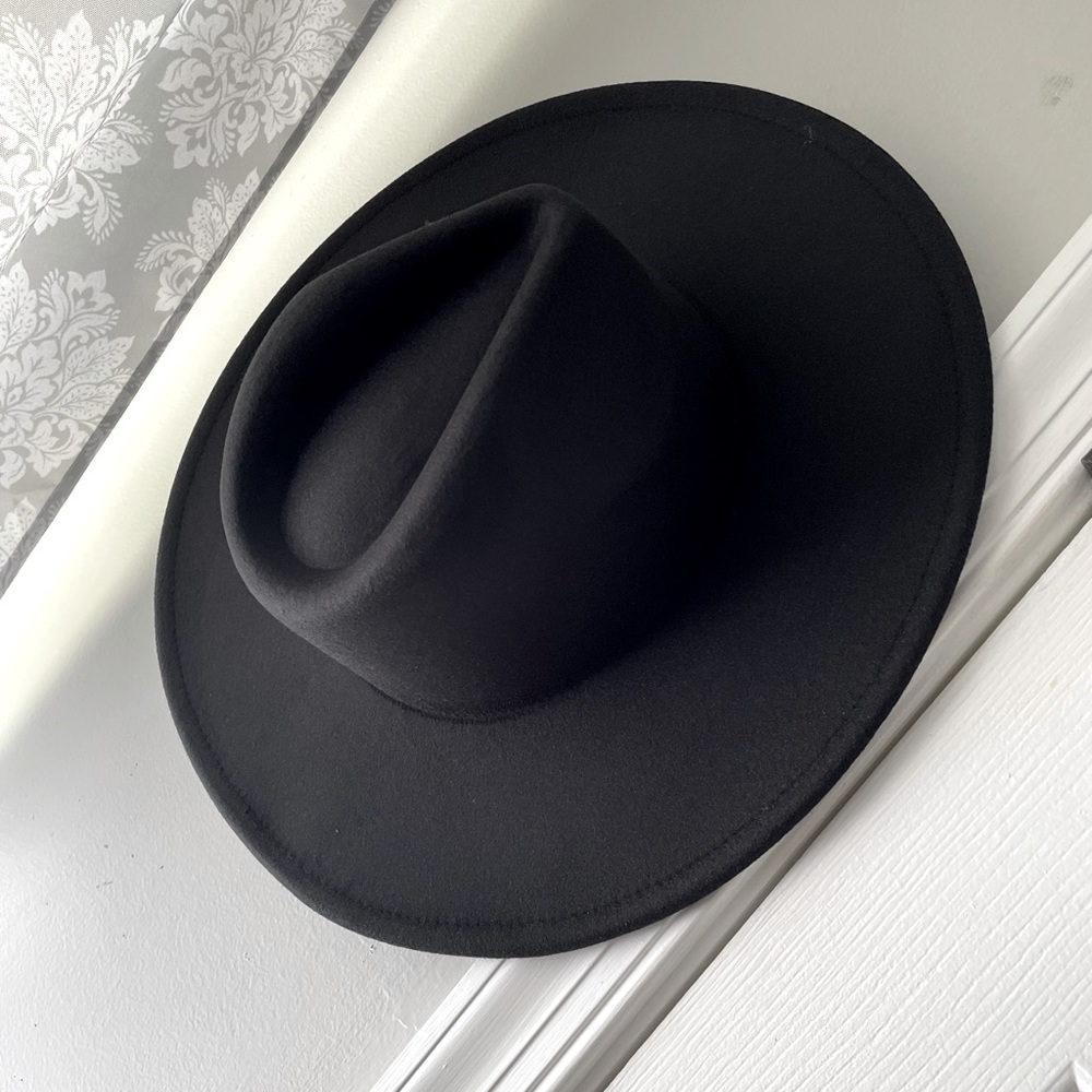Black Fendora Hat